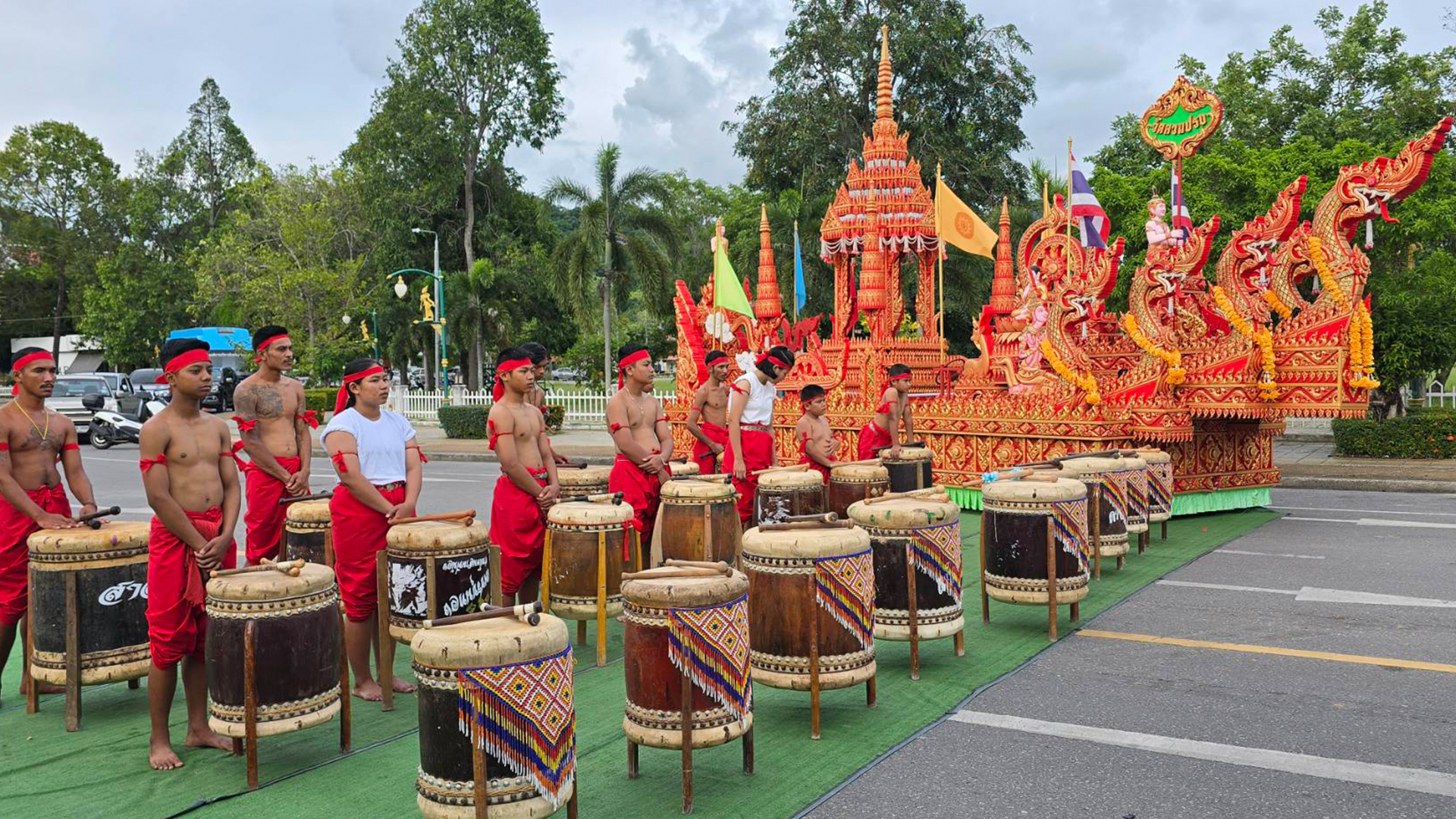 ประเพณีแข่งโพนลากพระ (ชักพระ)