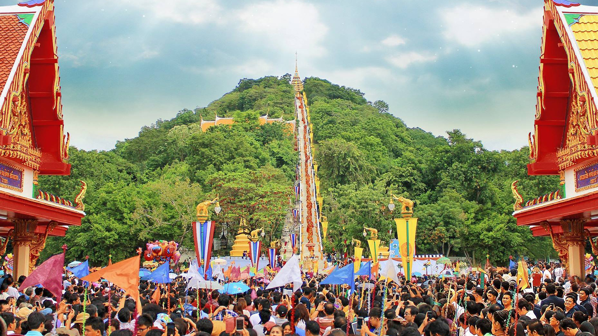 ประเพณีตักบาตรเทโว อุทัยธานี