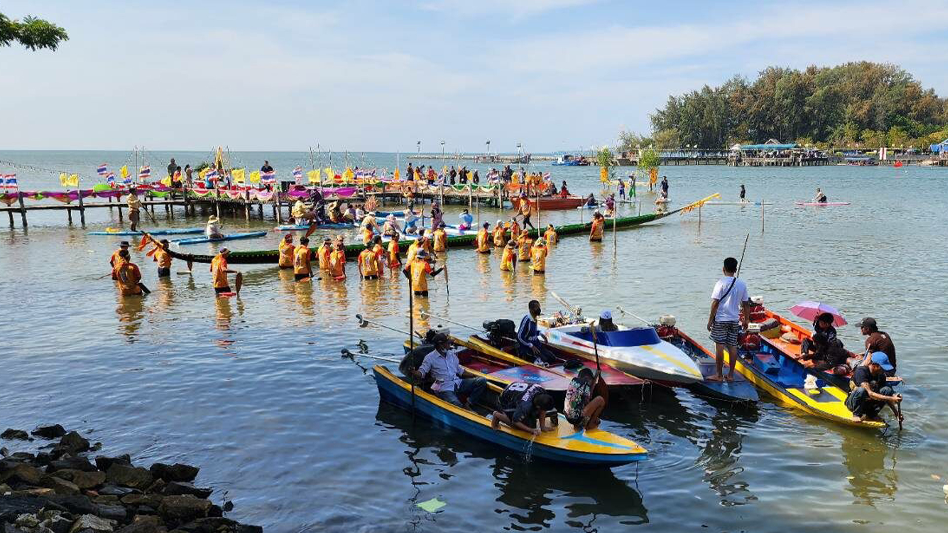 งานทอดผ้าป่ากลางน้ำ