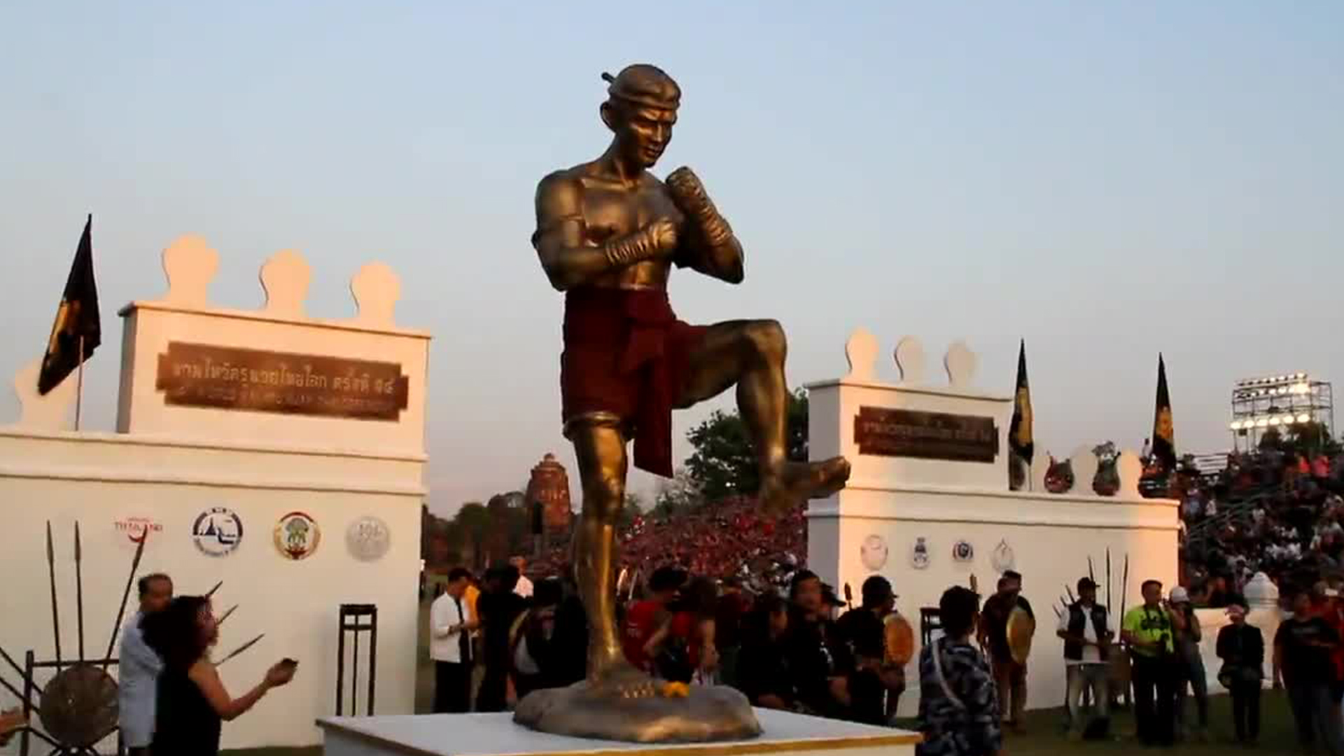 งานไหว้ครูมวยไทยวันนายขนมต้ม