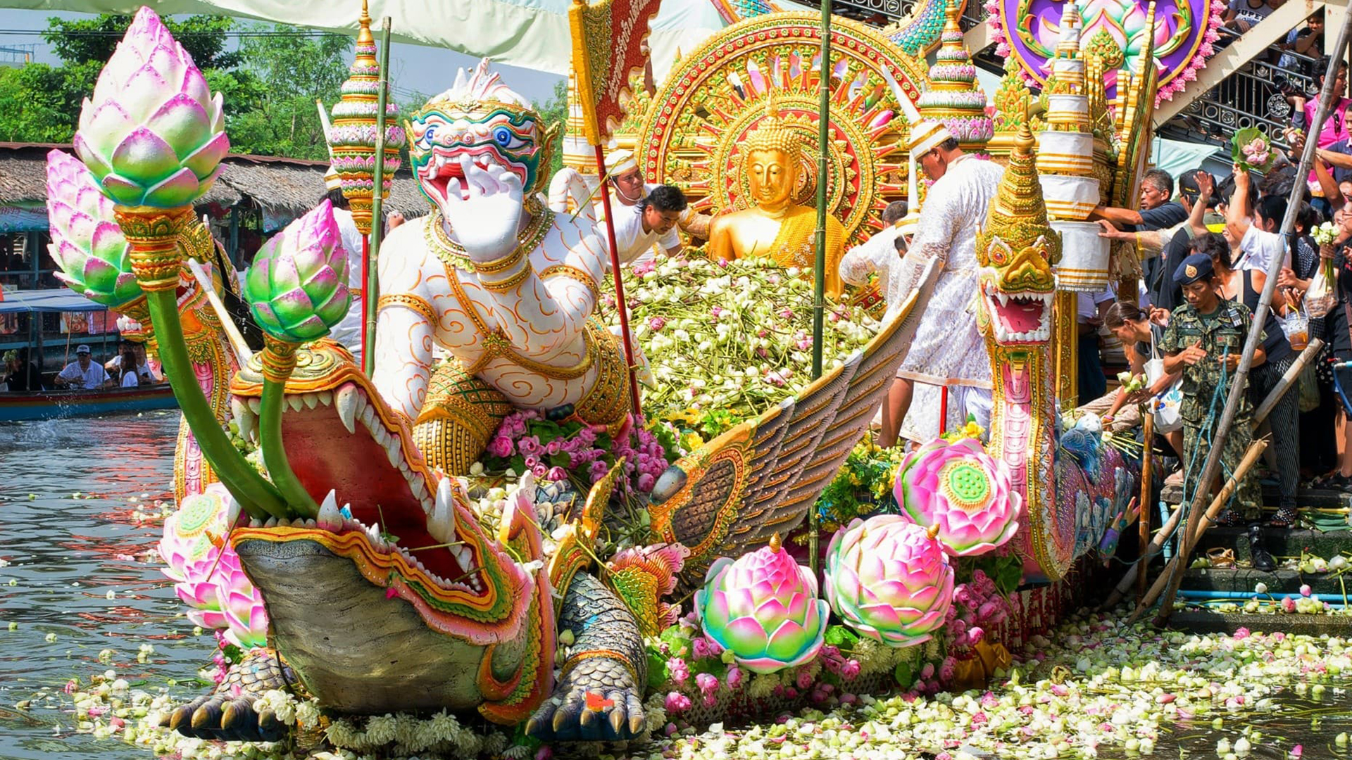 ประเพณีรับบัว (โยนบัว)