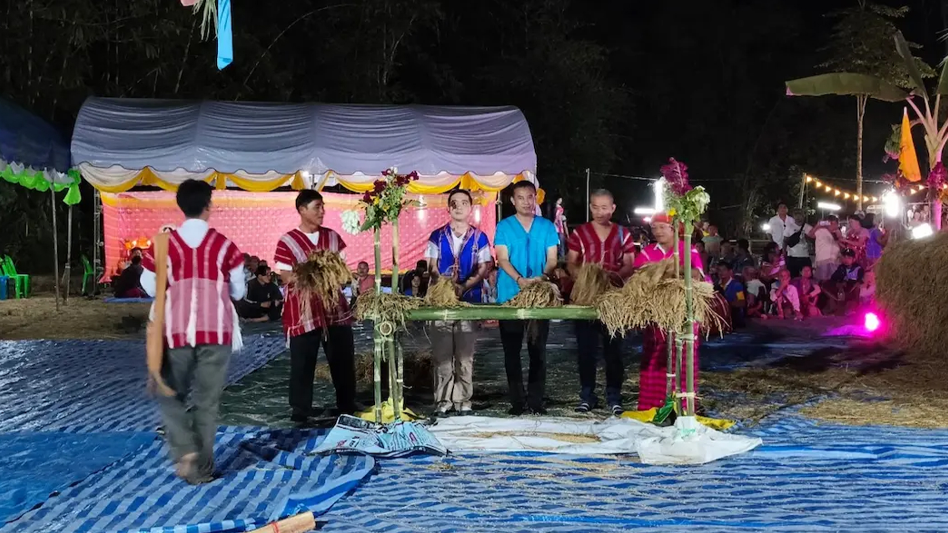 ประเพณีฟาดข้าวชาวกะเหรี่ยง